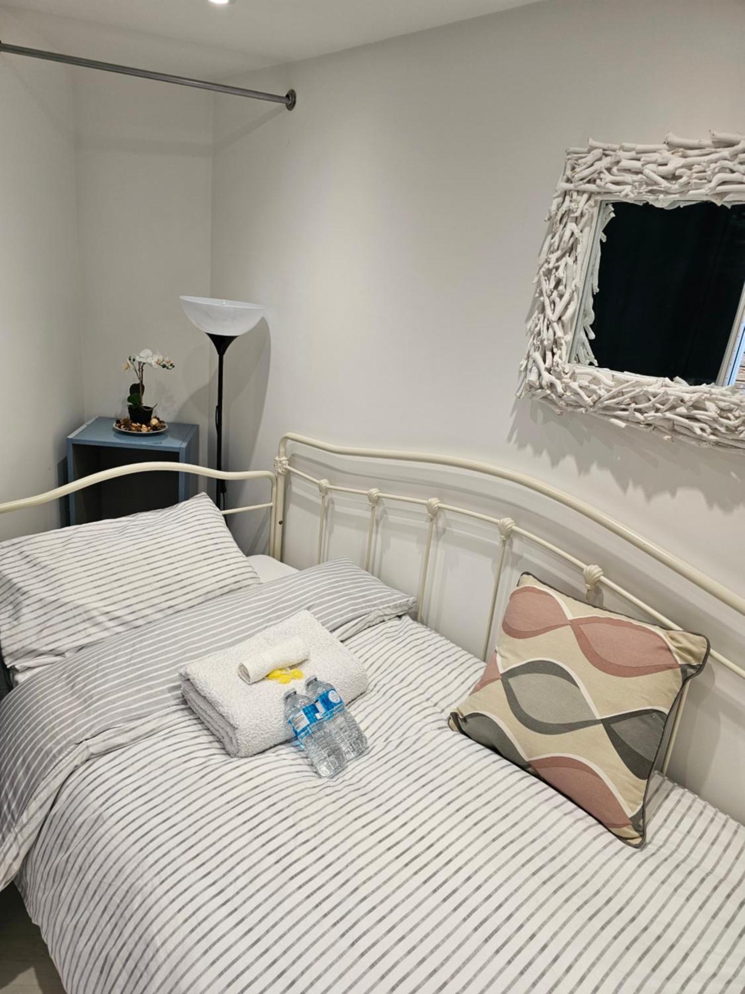 Single Cosy Bedroom In Dartford- Private Entrance For Guest Екстериор снимка